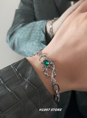 冷淡风绿宝石蜘蛛拼接男手链女小众设计高级感钛钢做旧嘻哈饰品新