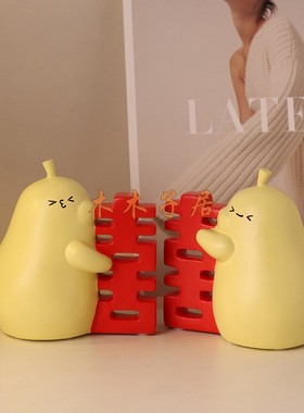 喜字可爱抱抱梨摆件结婚家居摆件