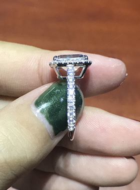 卓蝶仿祖母绿切工钻石镶嵌银饰