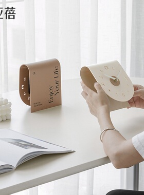 诗亚蓓亚克力创意静音摆台时钟