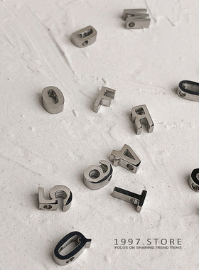 手工字母吊坠幸运数字钛钢项链