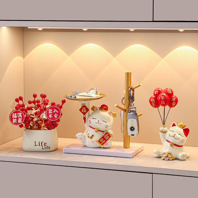 The lucky cat key storage entrance ornament entrance door living room TV shoe cabinet desktop decoration housewarming gift
