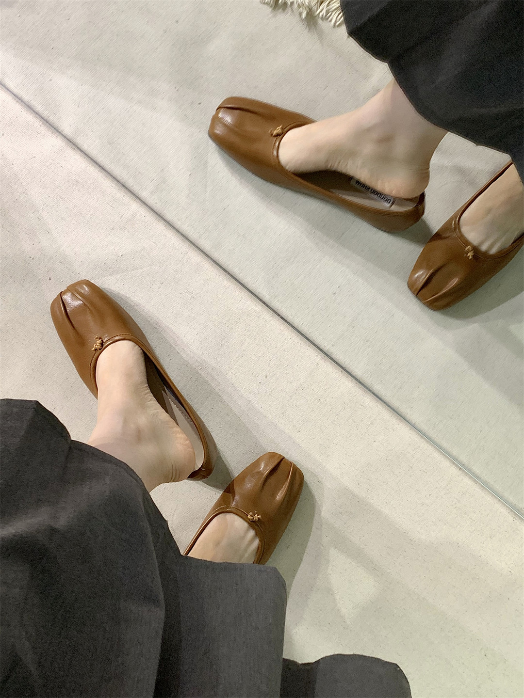 百搭款~ 平底银色气质单鞋女春季2024新款法式温柔浅口奶奶鞋瓢鞋