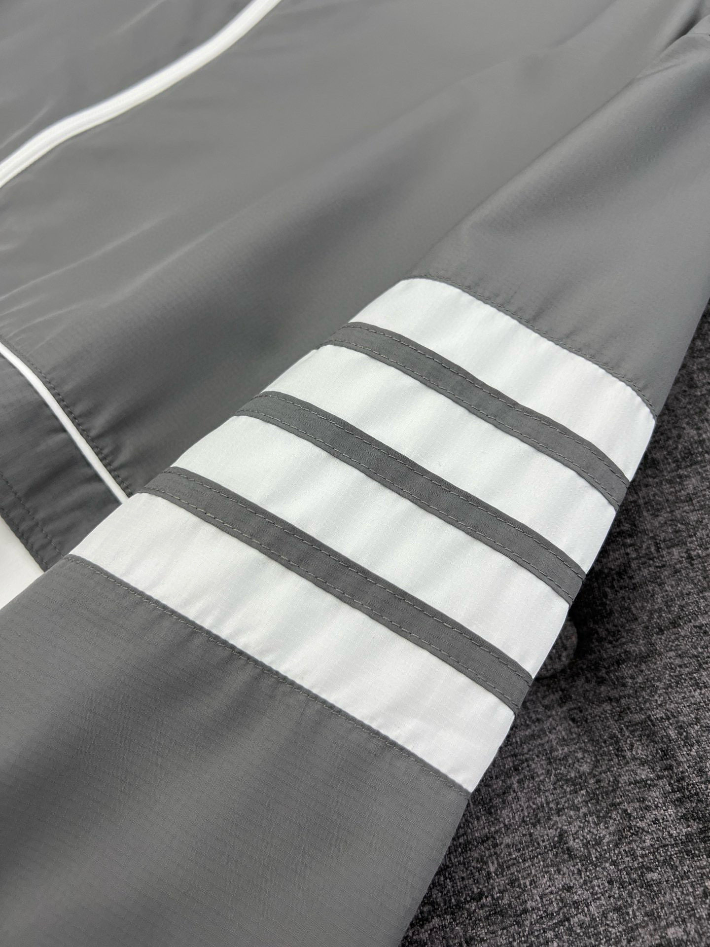 26春夏新款四条杠外套男女同款百搭夹克上衣潮自主灰白拼色风衣,淘宝优惠券,粉丝福利购,淘宝优惠卷