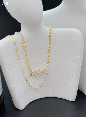 短链比满个性百搭爱心字母别针