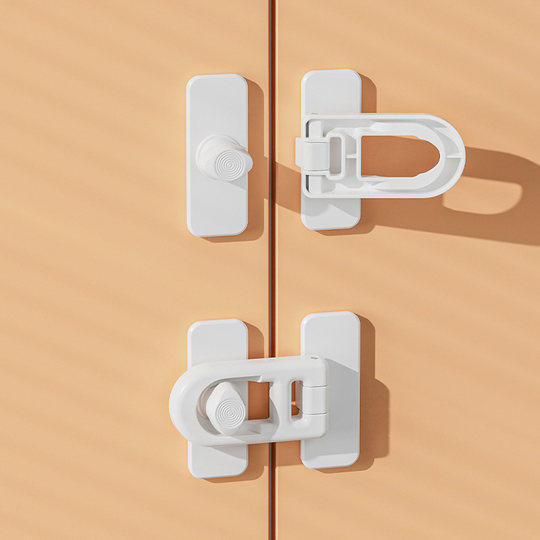 The lock does not need to be punched and can be used even if it is not on the same plane.