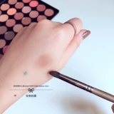 Маленькая мягкая кисть для контуринга