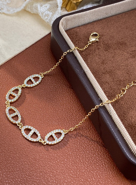 轻奢时尚简约设计感满钻猪鼻子手链气质复古百搭超闪手串字母手饰