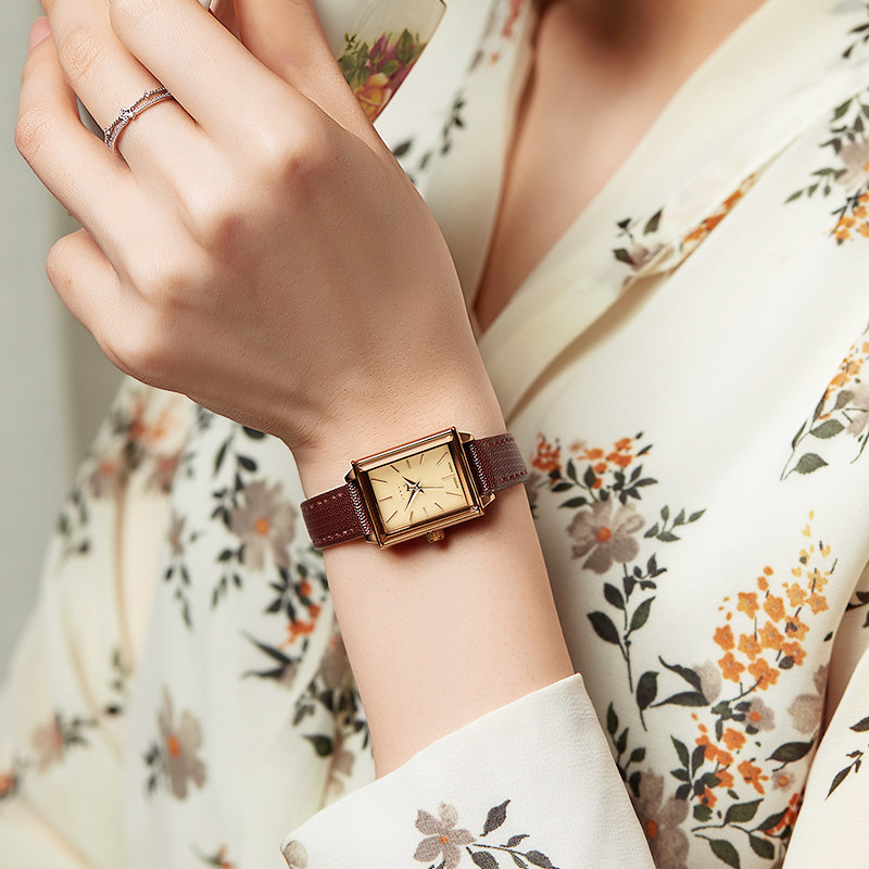 聚利时复古方形女士小众轻奢感女表 julius聚利时盈硕日韩腕表