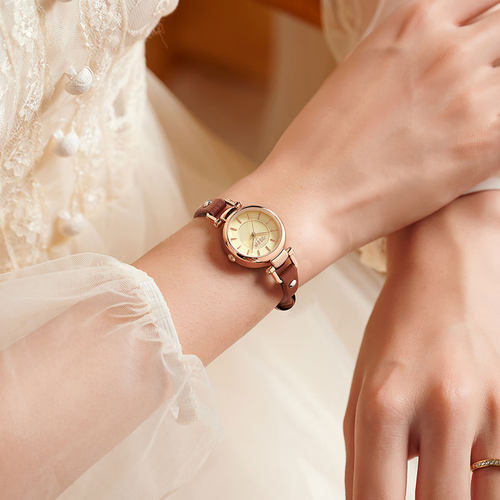 聚利时手表女款官网2025新款正品复古小圆表学生皮带石英防水女表 - 图0