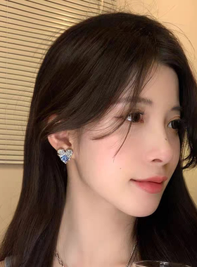塑料针法式清冷蓝色爱心耳钉女精致小巧小众耳环高级感耳饰防过敏