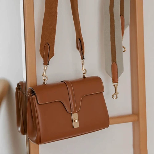 Сумка через плечо, бретели, вместительный и большой замок, из натуральной кожи, коллекция 2022