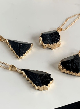 天然黑碧玺原石镶嵌随形吊坠