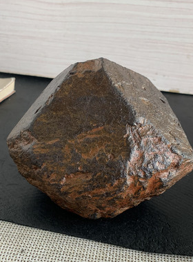 天然石榴石大号摆件原石摆饰