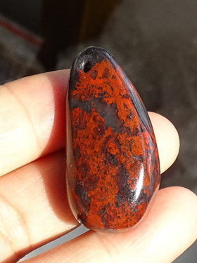 千蕊桂林鸡血玉毛衣链实物吊坠