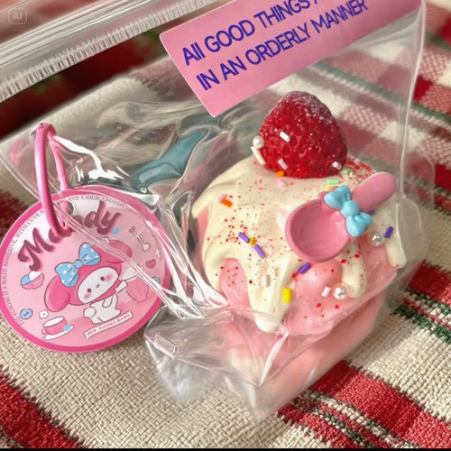 可爱草莓蛋糕造型捏捏乐 慢回弹解压玩具 少女心萌趣小摆件 - 图1