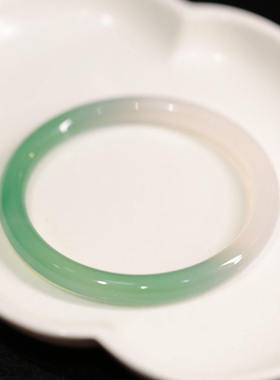 远山黛天然8MM半山半水玉髓玛瑙手镯天青色高冰种镯子油青美人条