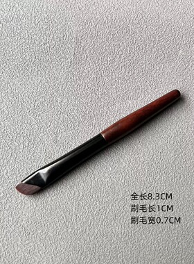细节勾勒！迷你镰刀刀锋刷眼线刷