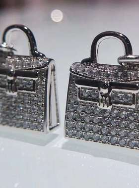 镀18k玫瑰金手提包吊坠喜哥同款