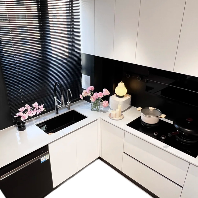 Customized cabinet doors, custom-made solid wood painted blister door panels, custom-made French kitchen cabinet door panels, PET whole-house customization