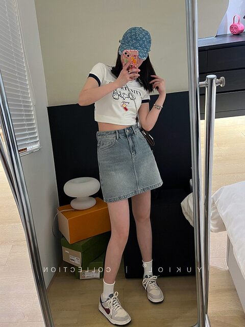 European style denim skirt for women distressed and versatile