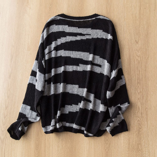 不一样的斜条纹衫 百搭时尚亮丝亮片羊毛羊绒宽松圆领长袖针织衫 - 图2