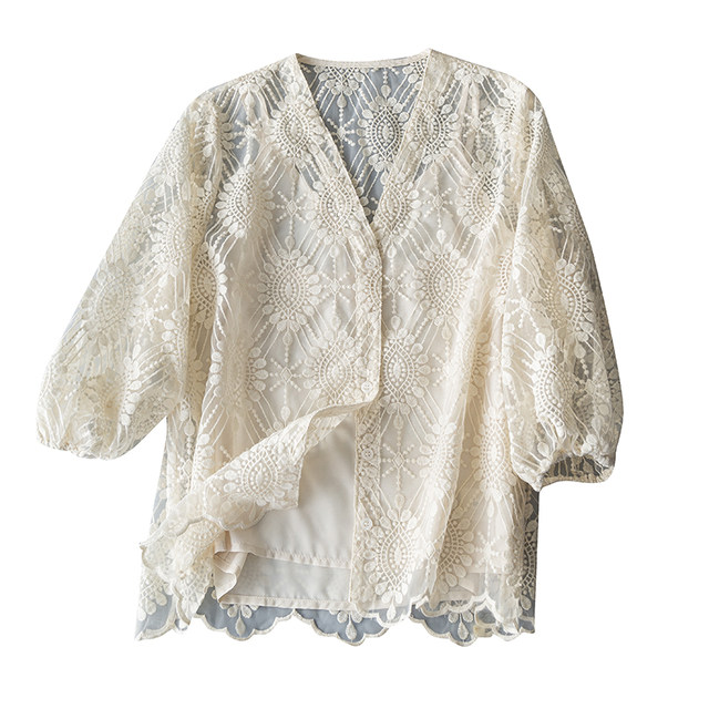 ການອອກແບບ niche beige see-through embroidery temperament short top ເສື້ອ lace high-end ຂອງແມ່ຍິງທີ່ມີ suspenders