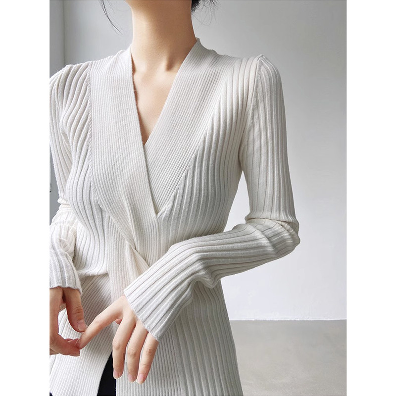 2025秋冬新款交叉V领针织衫女长袖修身打底衫毛衣设计感内搭上衣,淘宝优惠券,粉丝福利购,淘宝优惠卷