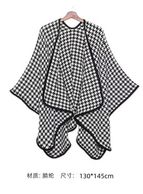 现代展厅样板房女士衣帽间软装衣服摆设香水饰品帽组合售楼处摆件