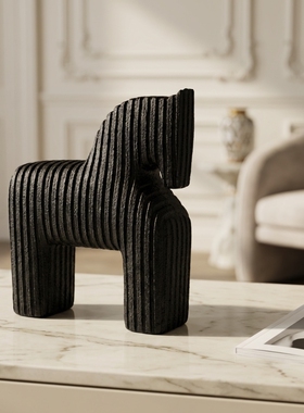 现代简约黑色条纹马造型摆件