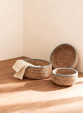 北欧风天然草编圆形桌面收纳篮