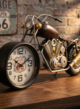 复古摩托车造型金属时钟摆件