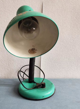 民俗老物件茶盘茶壶马灯手电筒台灯饼干盒子算盘影视道具收藏摆件