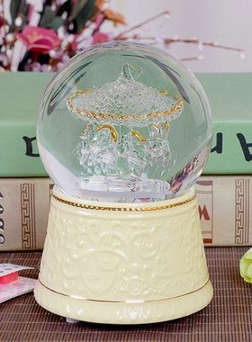 热销旋转木马水晶球饰花球家居装饰摆件摆雪创意批发产品