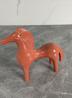 样板间现代北欧儿童房书柜装饰品彩色树脂小马创意工艺品手工摆件