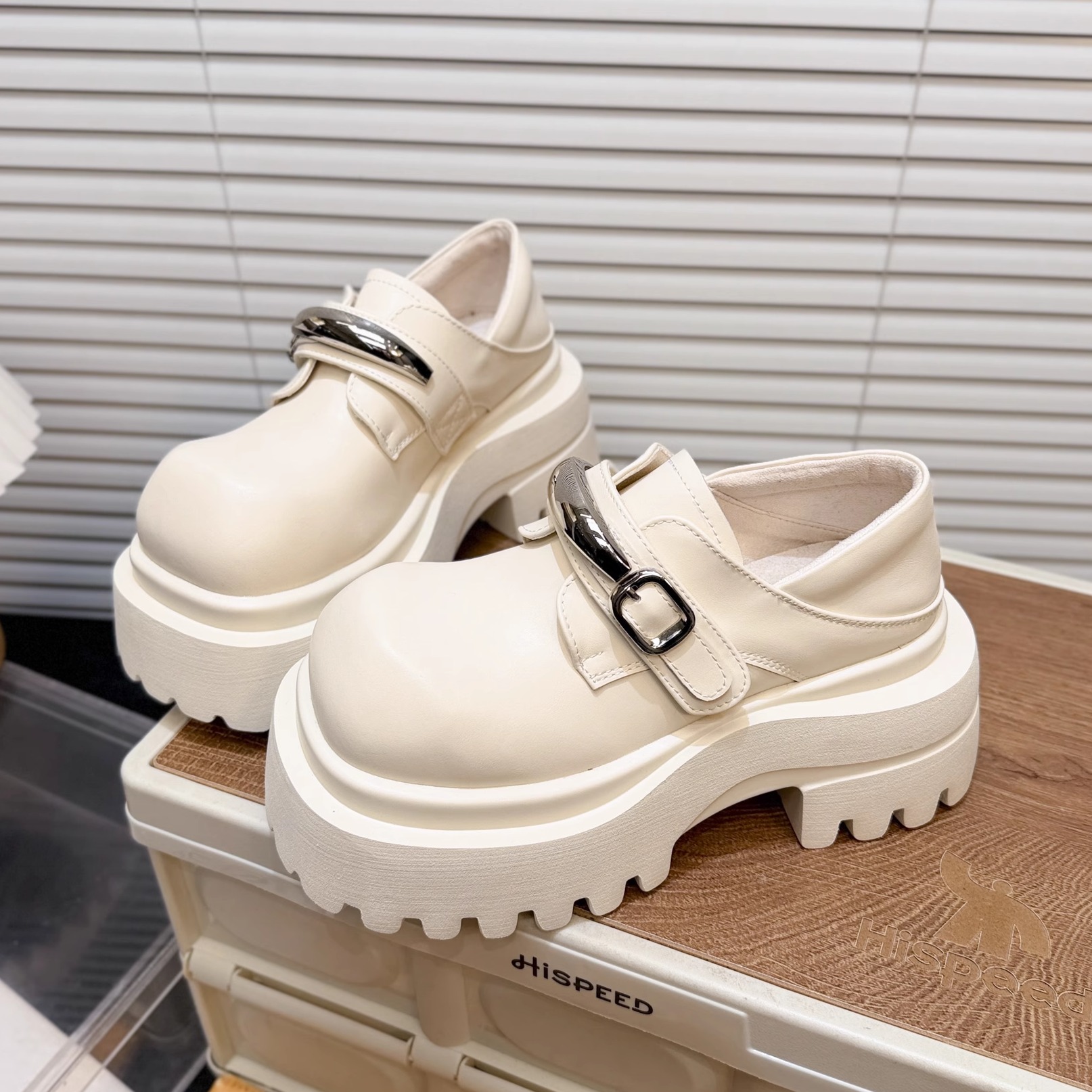 日本offcat真皮厚底复古大头小皮鞋女202款高级感一脚蹬乐福单鞋 - 图3