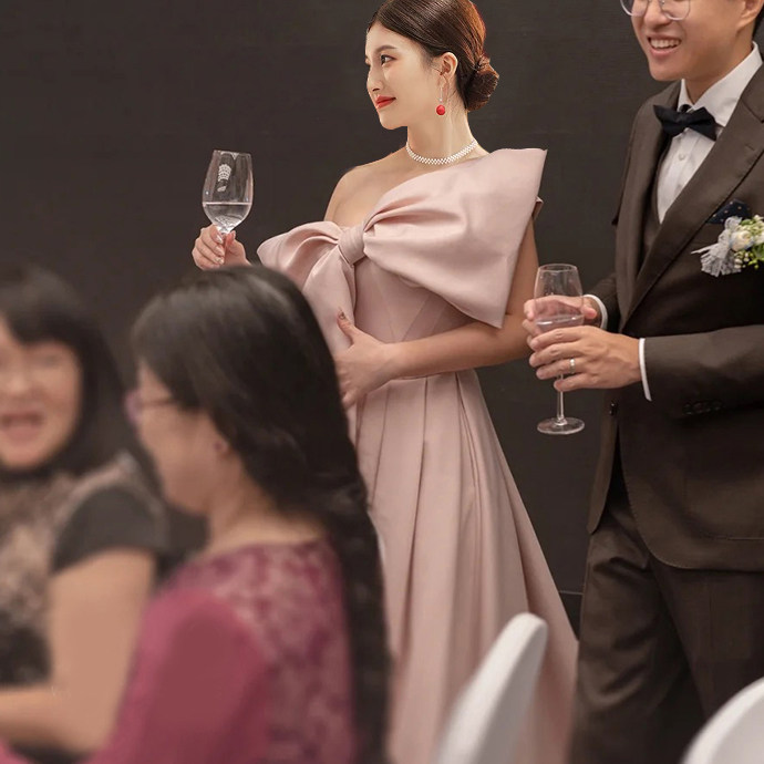 粉色女2021新款气质名媛生日轻婚纱 艾尚伊舍婚纱礼服/晚装