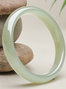 天然和田玉浅晴水手镯精品