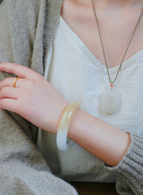 凤飞凰和田玉糖白玉女士宽镯