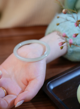 凤飞凰和田玉晴水细圆条玉镯