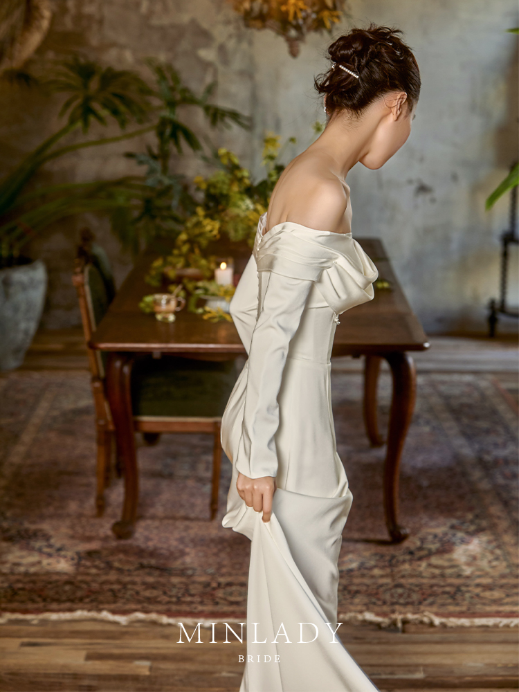 名斓|鲛梦一字肩缎面轻2021婚纱 名斓礼服/晚装