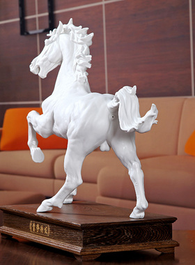 白瓷艺术风办公室招财摆件