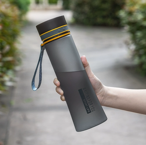 Вместительная и большая портативная пластиковая чайная чашка, летний чайник, простой и элегантный дизайн, защита при падении