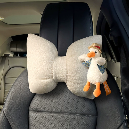 Авто -ремень безопасности Симпатичная сеть красная машина внутренняя крышка плеча возвращается, чтобы вернуться в старый магазин в старом магазине в старом магазине в зимней соломенной шляпе утиной подушка и интерьер с сетью красного автомобиля