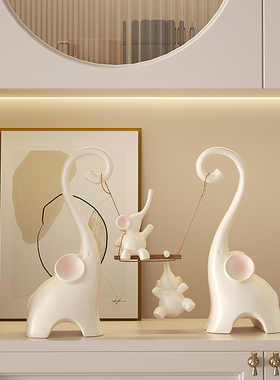 奶油风客厅玄关一家四口大象摆件