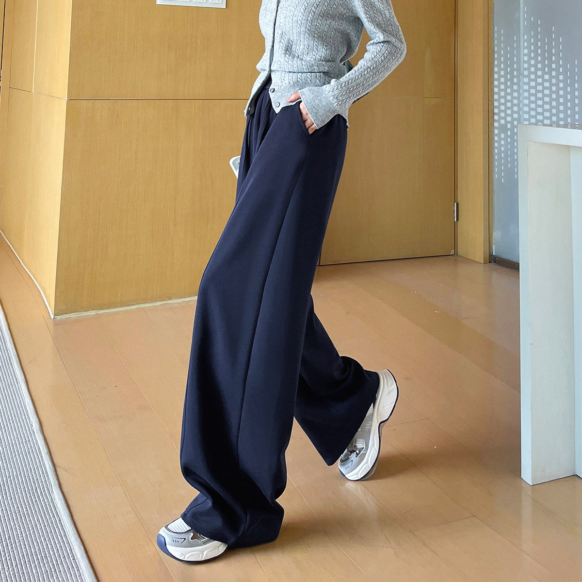 班尼路时尚休闲弯刀运动裤女秋冬款高腰垂感宽松显瘦香蕉阔腿裤J,淘宝优惠券,粉丝福利购,淘宝优惠卷