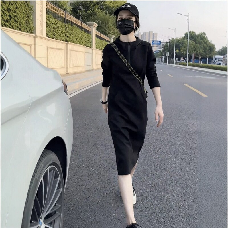 150小个子穿搭早秋连帽卫衣连衣裙女2025新款显瘦长袖黑色中长裙