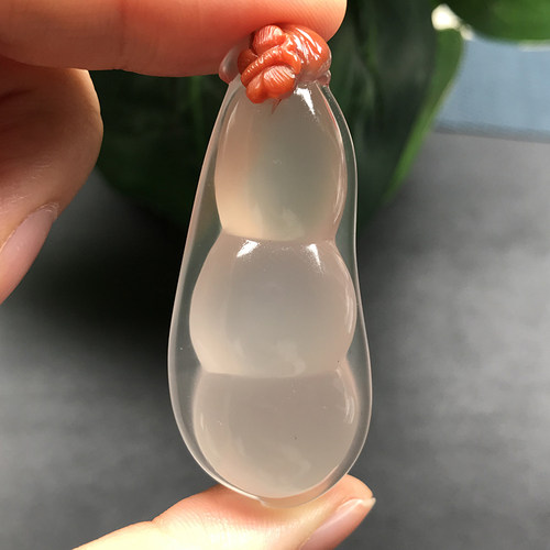 Melinda/梅林达【凝霞】天然南红玛瑙吊坠冰飘俏色福豆连中三元女 - 图0