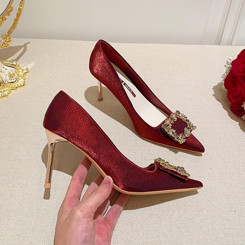 经典水钻方扣婚鞋~红色秀禾新娘鞋绸缎面气质尖头高跟订婚敬酒鞋,淘宝优惠券,粉丝福利购,淘宝优惠卷