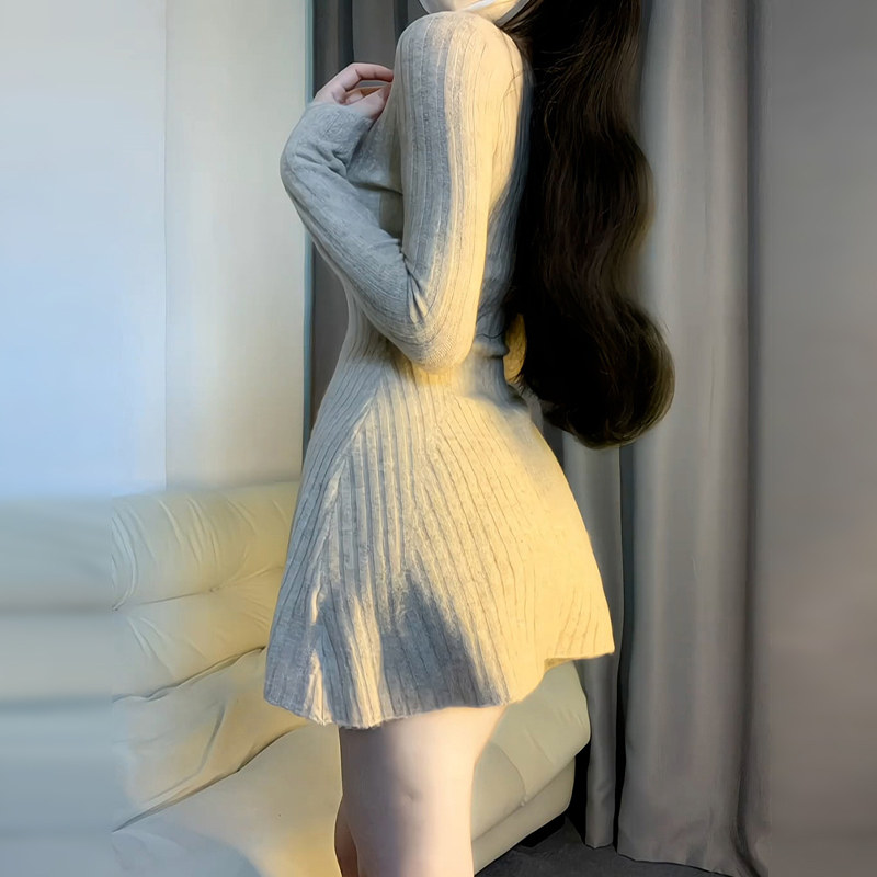 高级感法式v领针织连衣裙子女秋冬2025新款配大衣内搭小个子短裙